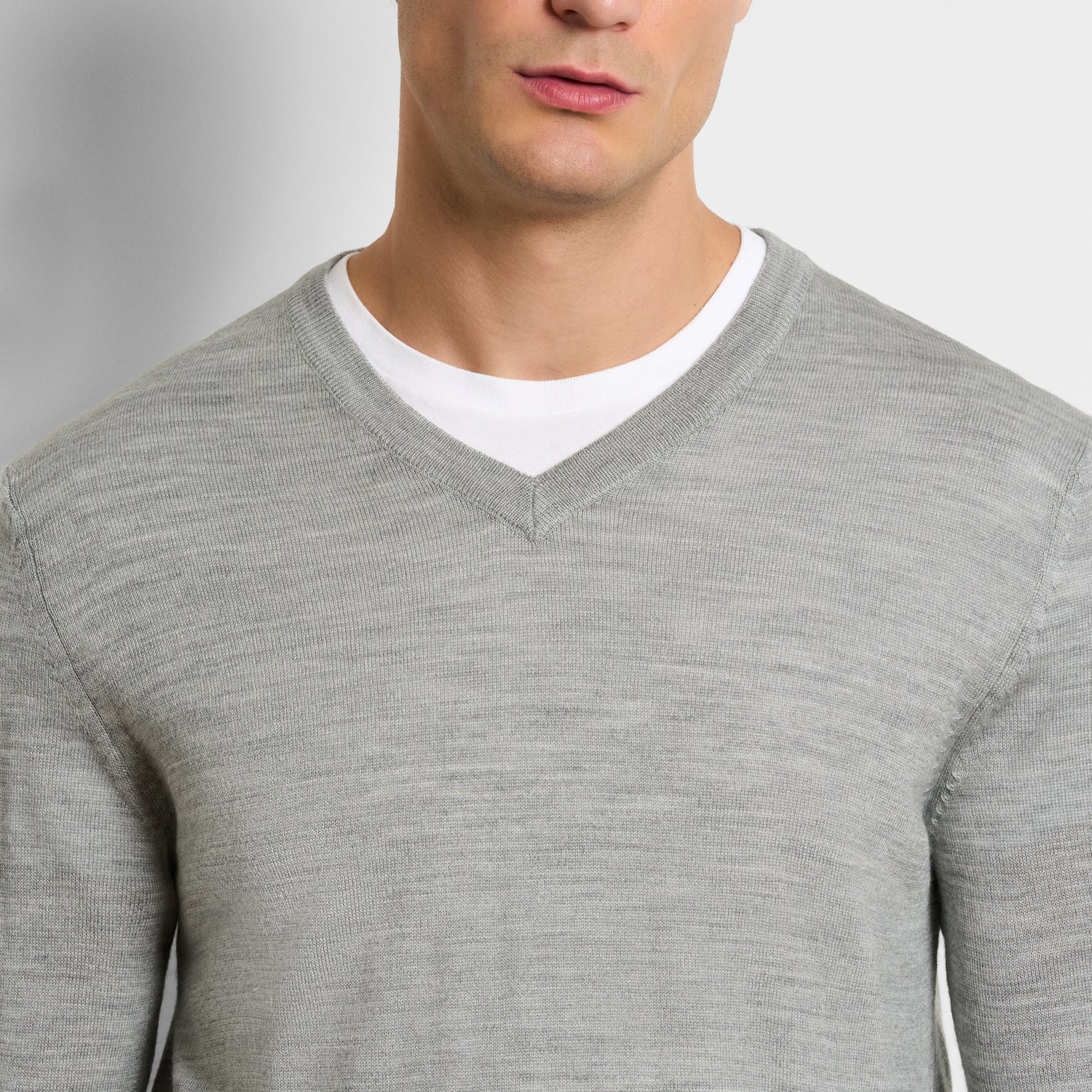 Essential Rhodes Merino V-Neck Sweater – Regular Fit