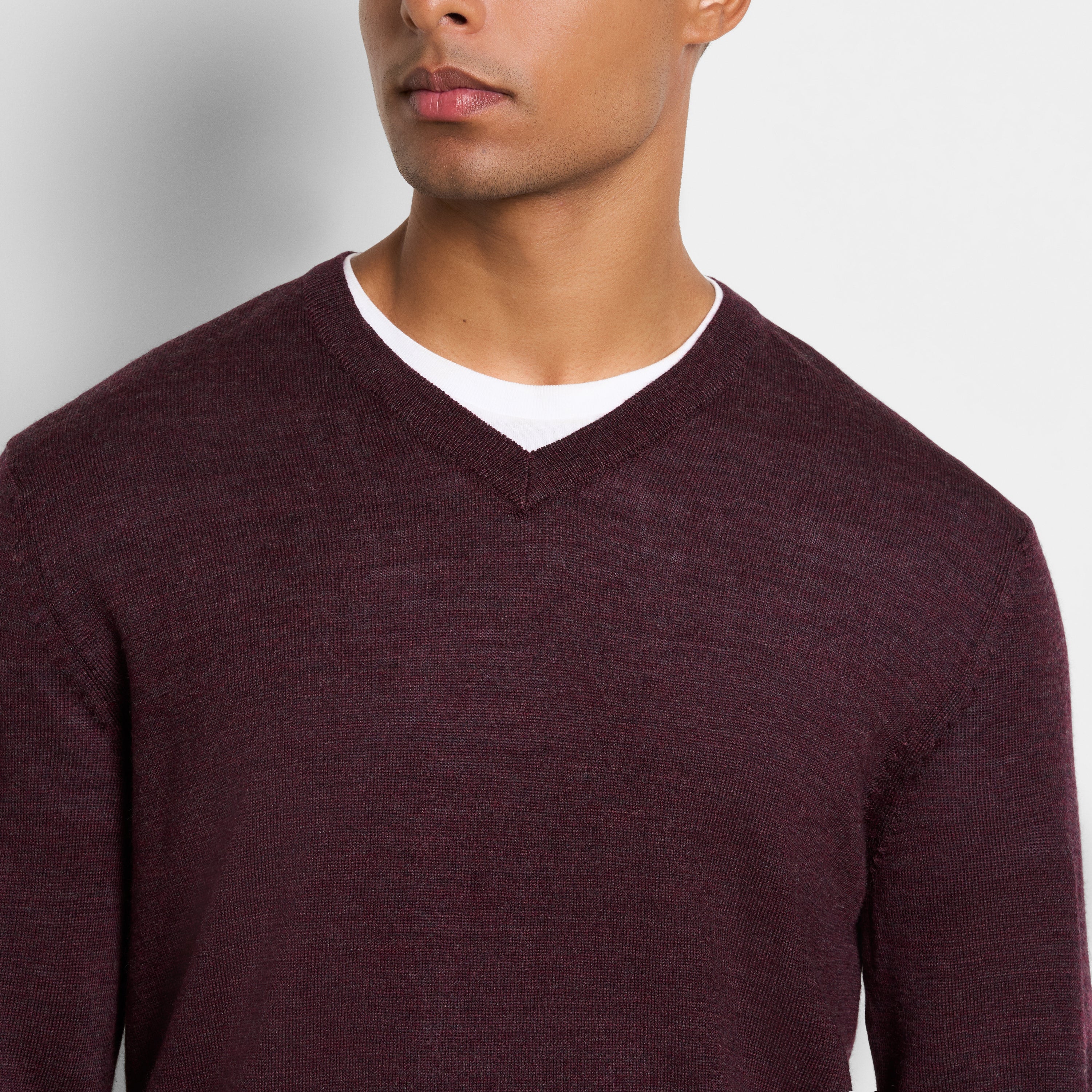 Essential Rhodes Merino V-Neck Sweater – Regular Fit